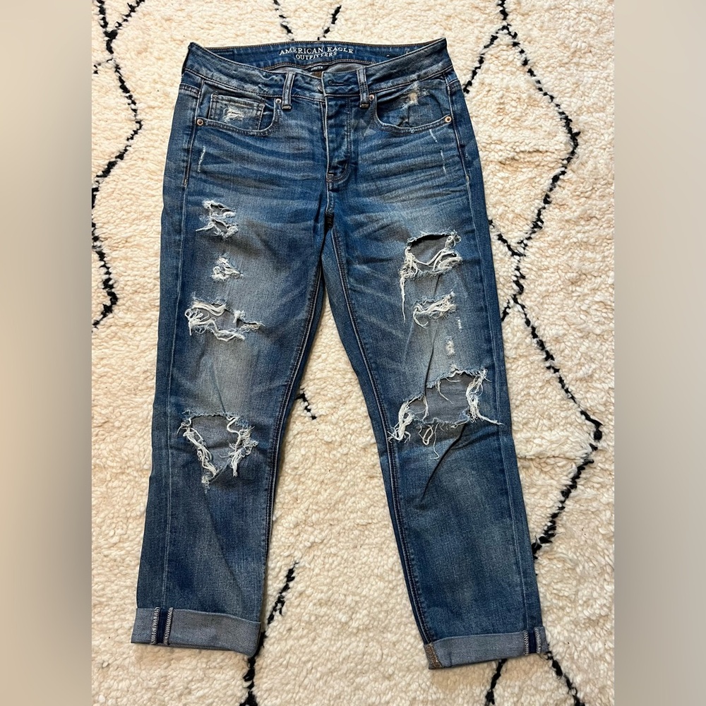 American Eagle Tomgirl stretch denim midrise button fly crop jeans. Size 4 Short
